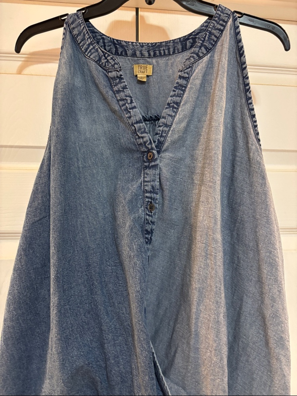 True Craft Washed Denim Blue V-Neck Tank Top large - Picture 2 of 5